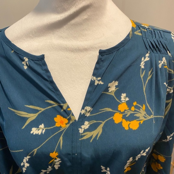 Collective Concepts Xs  Petite Blouse Blue Green Floral  Tie Front Top - Picture 3 of 5